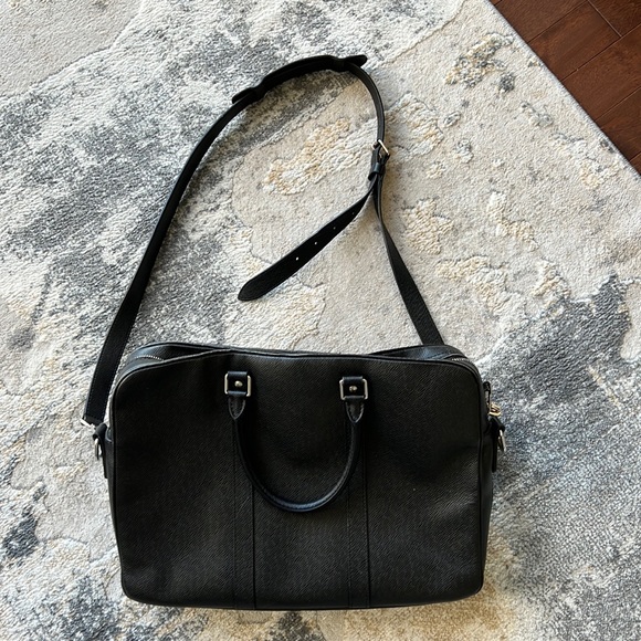 Louis Vuitton Messenger Bag - Picture 1 of 10